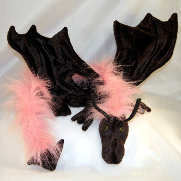 Shoulder dragon XXL, black with a pink plushy crest